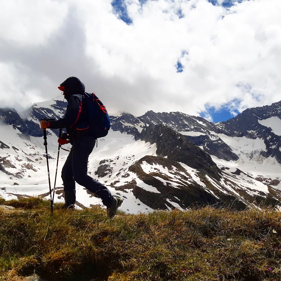 🏔 Siete pronti per affrontare lestate alpina? 🏔

In alta montagna e in alta quota la stagione estiva necessita di scarpe e abbigliamento tecnico che sappiano rendere confortevole e sicura la tua vacanza la tua mini spedizione o il tuo ambizioso progetto personale

In negozio da noi in Via Alessandro Plessi 2A a Vignola trovi tutto il materiale per il tuo progetto che sia un trekking da Rifugio a Rifugio in alta montagna o una salita alpinistica in alta quota su ghiacciaio senza dimenticare le lunghe vie di roccia sulle crode dolomitiche

Robusti scarponi da trekking scarponi tecnici da ghiacciaio scarpe e scarpette da roccia bastoncini da trekking e piccozze da alpinismo ramponi corde rinvii e materiale da alpinismo zaini per camminare a pieno carico e zaini da arrampicata gusci in Gore Tex piumini guanti e il più disparato abbigliamento tecnico

Se ti manca qualcosa per affrontare la tua avventura noi ci siamo 😎
_________________

trekkers
alpinismo
arrampicatatrad
alpenstyle 
mondomontagna